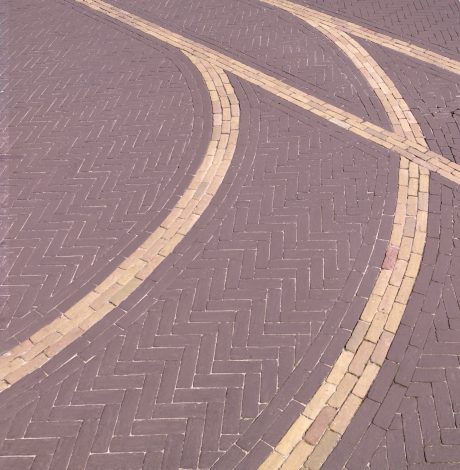 Herinrichting, centrumplan, Aalten | Straatbakstenen: Nero DF en Hemelsblauw geglazuurd | Architect: Gemeente Aalten en de Hofmeesters, Aalten | Opdrachtgever: Gemeente Aalten | Aannemers: Dusseldorp Infra, Hoornstra, Reef B.v., Hoftijzer Aannemingsbedrijf en NTP Iinfra | Jaar van realisatie: 2013-2015