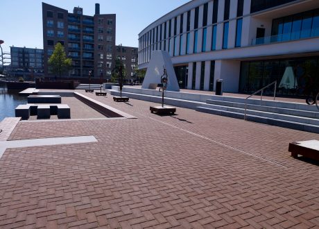 Herinrichting Gemeentehuis, Almelo | Straatbakstenen: Padova DF, Nero DF en Bruno KK | Architect en opdrachtgever: Gemeente Almelo