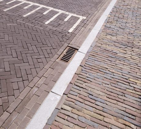 Renovatie Stadsdiagonaal, Zutphen | Straatbakstenen: Bruno, Mastiek en Ravenna VB DF en Argenti SP DF | Architect: SAB, Arnhem | Opdrachtgever: Gemeente Zutphen | Aannemer: Sallandse Wegenbouw, Haarle en van Gelder, Elburg