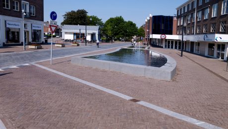 Renovatie Stadsdiagonaal, Zutphen | Straatbakstenen: Bruno, Mastiek en Ravenna VB DF en Argenti SP DF | Architect: SAB, Arnhem | Opdrachtgever: Gemeente Zutphen | Aannemer: Sallandse Wegenbouw, Haarle en van Gelder, Elburg