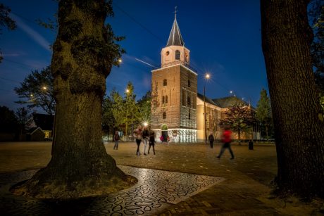 Centrumvernieuwing, Emmen | Straatbakstenen: Mix DF: Incana WS, Mastiek WS en Messing/goudkleurig geglazuurde bakstenen (project specifiek) | Architect en opdrachtgever: Gemeente Emmen | Aannemer: Hemmen, Emmen en Lareco, Hardenberg