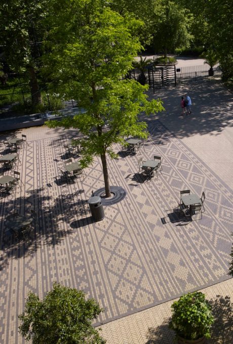 Herinrichting Artisplein, Amsterdam | Straatbakstenen: Brons VB DF en Nero WS en VB DF | Architect: Landschapsarchitect Michael van Gessel, Amsterdam | Opdrachtgever: Nature Artis Magistra, Amsterdam | Aannemer: Schadenberg Infra BV, Hem