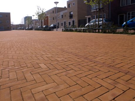 Focus op emancipatie in een ander decor | VoltaGalvani, Eindhoven | Straatbaksteen: Latina DF | Architect en opdrachtgever: Gemeente Eindhoven | Aannemer: Hanenberg, Oss