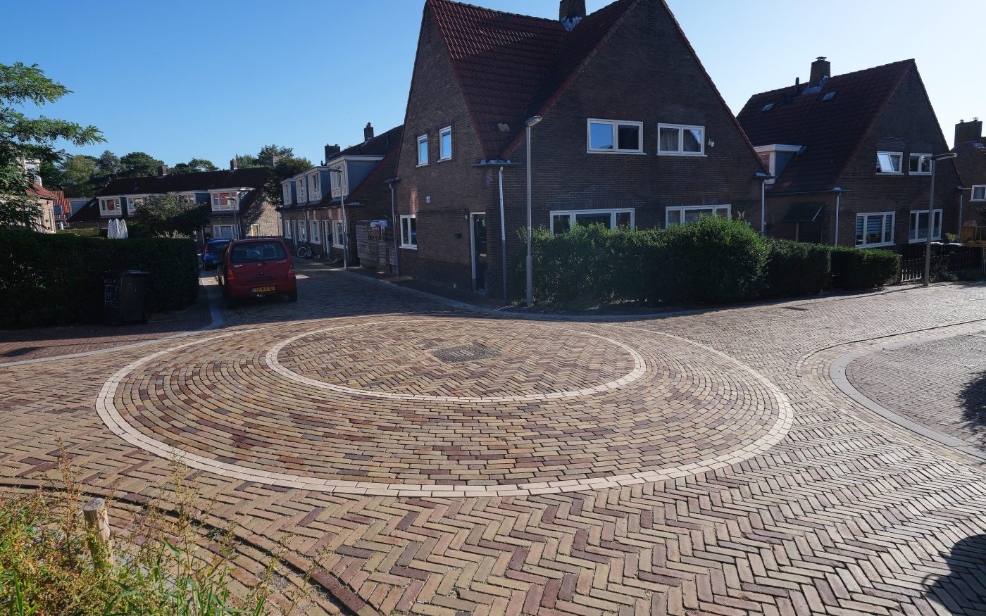 Herinrichting, Geitenkamp, Arnhem | Straatbakstenen: Gala wasserstrich getrommeld DF en de Argenti DF en mix DF: Brons wasserstrich getrommeld, Varia Puur wasserstrich getrommeld en de Gala wasserstrich getrommeld