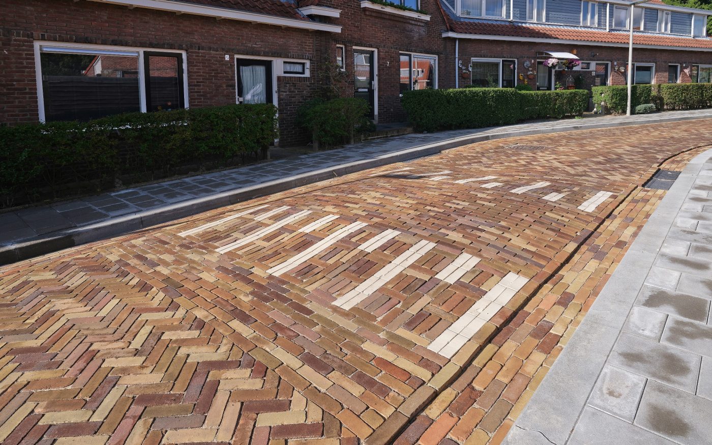 Herinrichting, Geitenkamp, Arnhem | Straatbakstenen: Gala wasserstrich getrommeld DF en de Argenti DF en mix DF: Brons wasserstrich getrommeld, Varia Puur wasserstrich getrommeld en de Gala wasserstrich getrommeld