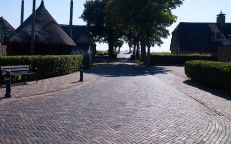 Herbestrating historisch kerkplein, Zalk | Straatbakstenen: Zalkermix | Architect: Joukje Bos-Eikelboom, Buro Hoflaan, Vorchten | Aannemer: Peter Bos | Opdrachtgever: Gemeente Kampen