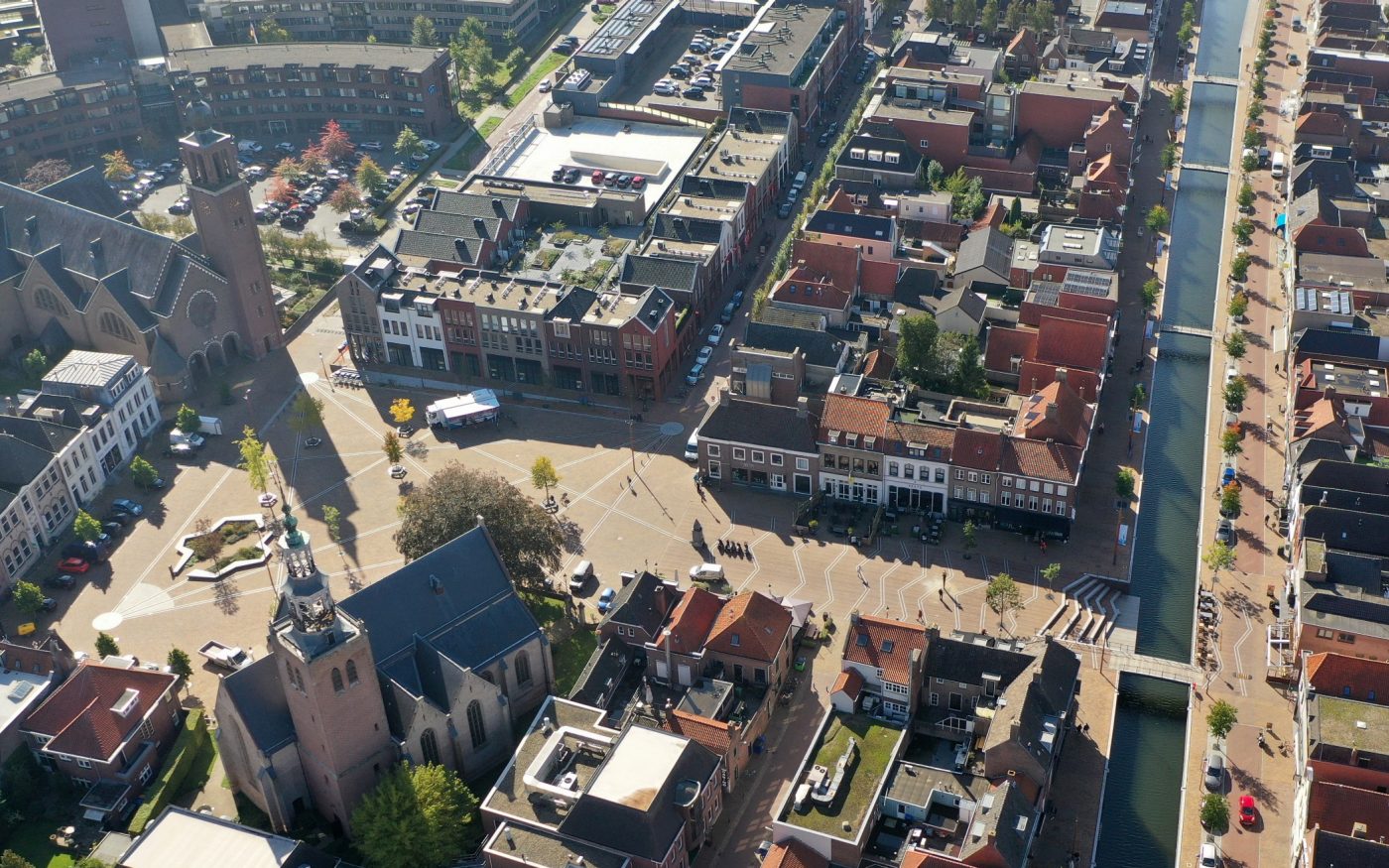 Herinrichting markt en havenkades, Zevenbergen | Straatbakstenen: Auraton WF - Auraton DF - Bruno WF - Bruno DF - Bruno KK80
