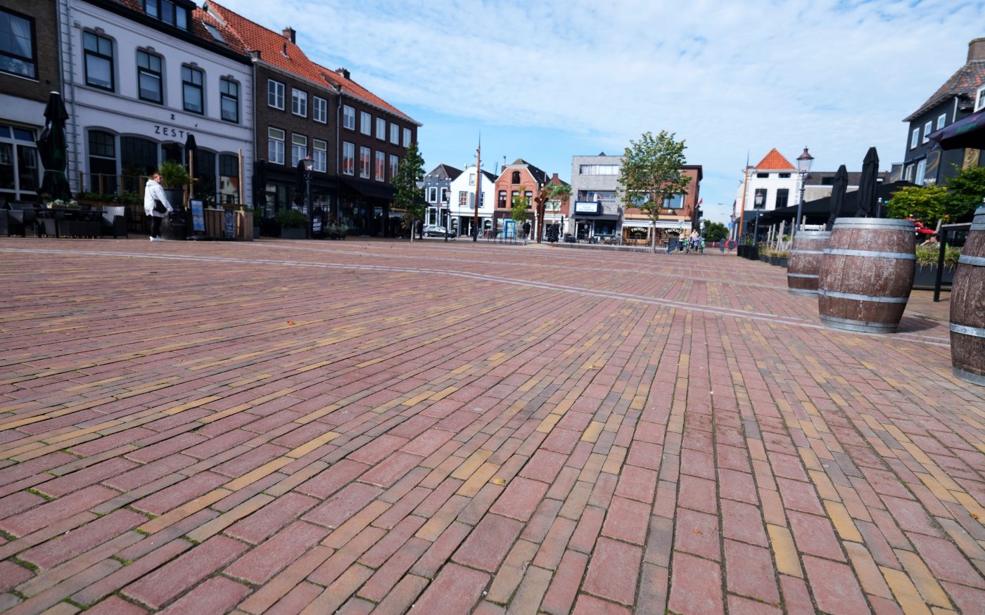 Herinrichting markt en havenkades, Zevenbergen | Straatbakstenen: Auraton WF - Auraton DF - Bruno WF - Bruno DF - Bruno KK80