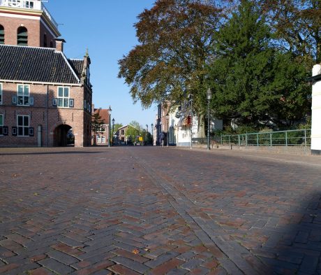 Herinrichting historische kern wijkstraat Appingedam. Rosa onbezand en Rosa bezand