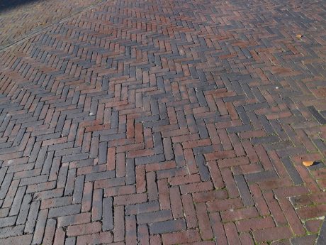 Herinrichting historische kern wijkstraat Appingedam. Rosa onbezand en Rosa bezand