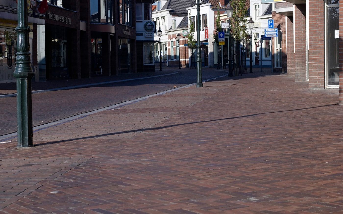 Herinrichting historische kern wijkstraat Appingedam. Rosa onbezand en Rosa bezand