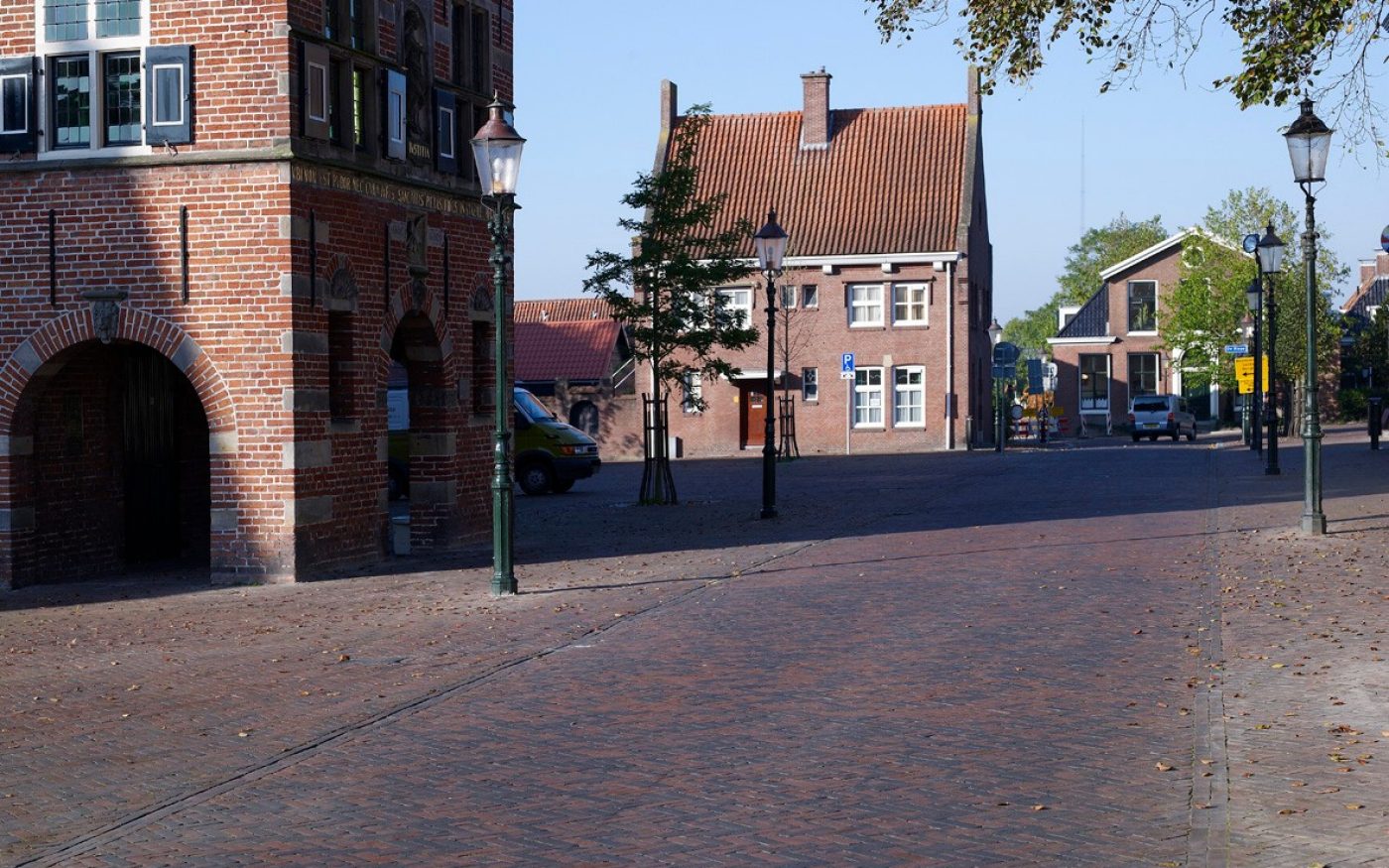 Herinrichting historische kern wijkstraat Appingedam. Rosa onbezand en Rosa bezand