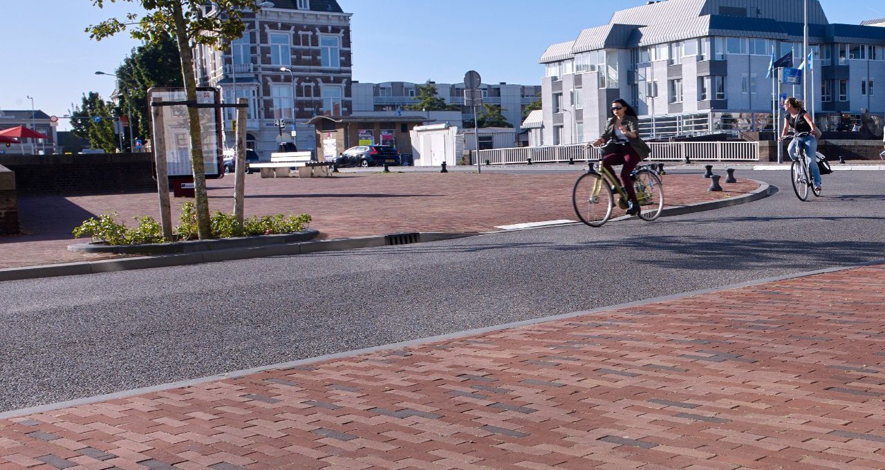 Herinrichting centrum, Middelburg | Straatbakstenen: Middelburgmix WF | Aannemer: Aannemersbedrijf J.M.B., Oudenbosch JD Infra, Meliskerke | Architect en opdrachtgever: Gemeente Middelburg