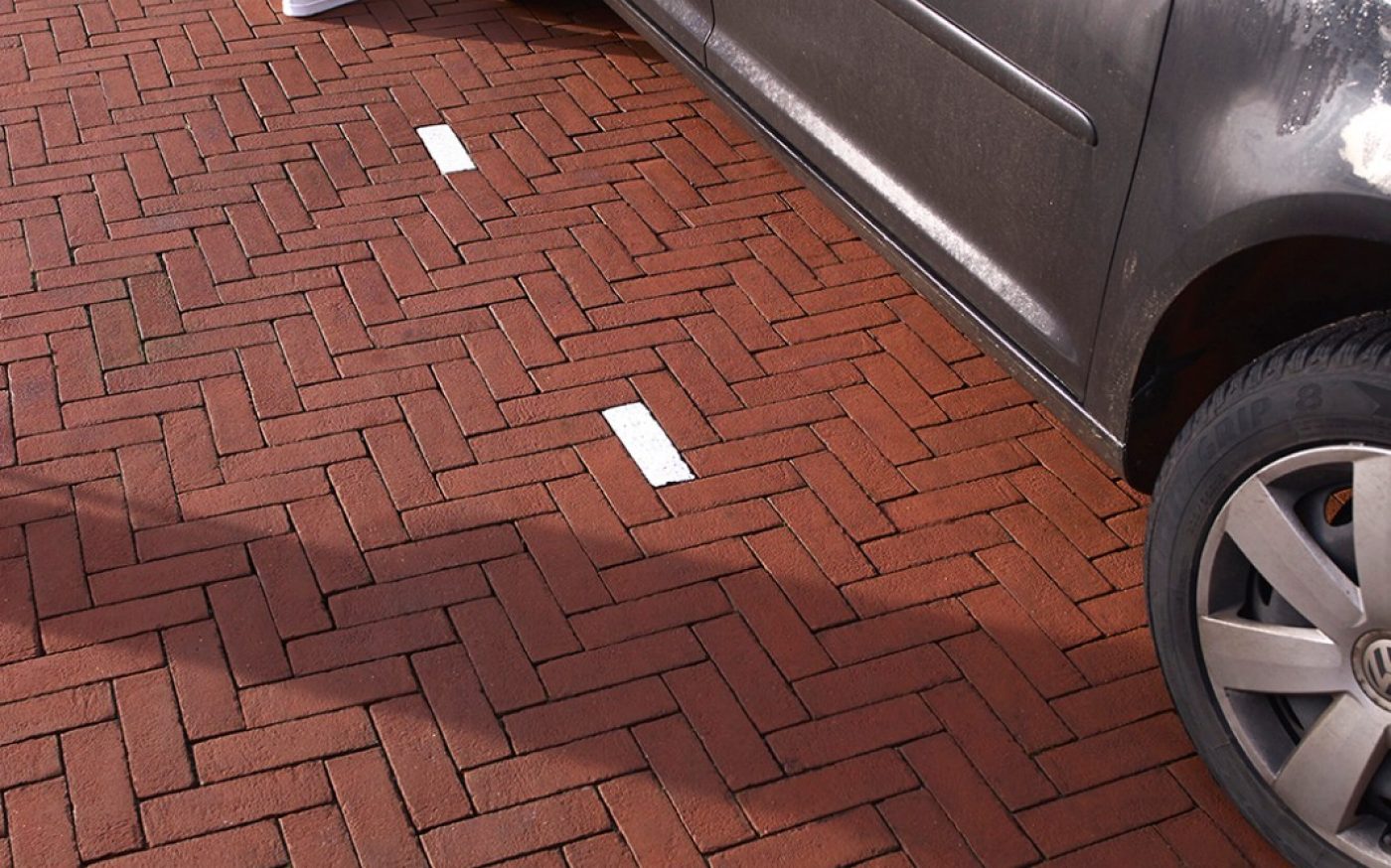 Opwaardering centrumgebied | Reeuwijk | Straatbakstenen: Paviona DF en Wit geglazuurde straatbakstenen | Architect: RPHS architectuur + stedenbouw, Voorburg | Opdrachtgever: Top Vastgoed Ontwikkeling, Utrecht | Aannemer: A. Bunnik, Nieuwerbrug | Jaar van realisatie: 2014