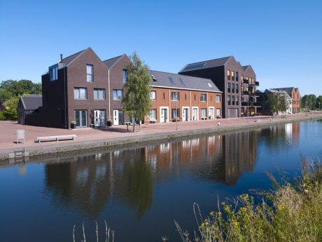 Realisatie Kanaalzone | Vlijtsekade, Apeldoorn | Novoton KK70 (project specifiek) | Architect: Gemeente Apeldoorn | Opdrachtgever: Gemeente Apeldoorn en V.O.F. Bouwfonds-Nikkels | Aannemer: Jan Zevenhuizen B.V., Apeldoorn | Jaar van realisatie: 2012-2013