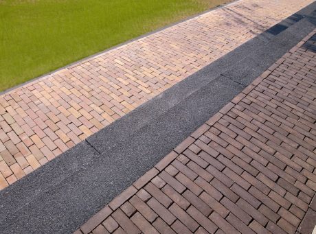 Lekker nieuw met het karakter van toen | Noorderhaven, Zutphen | Straatbakstenen: Incana wasserstrich DF, Auraton, Novoton en de Padova vormbak DF | Architect: LODEWIJK BALJON landschapsarchitecten, Amsterdam | Opdrachtgever: Gemeente Zutphen 