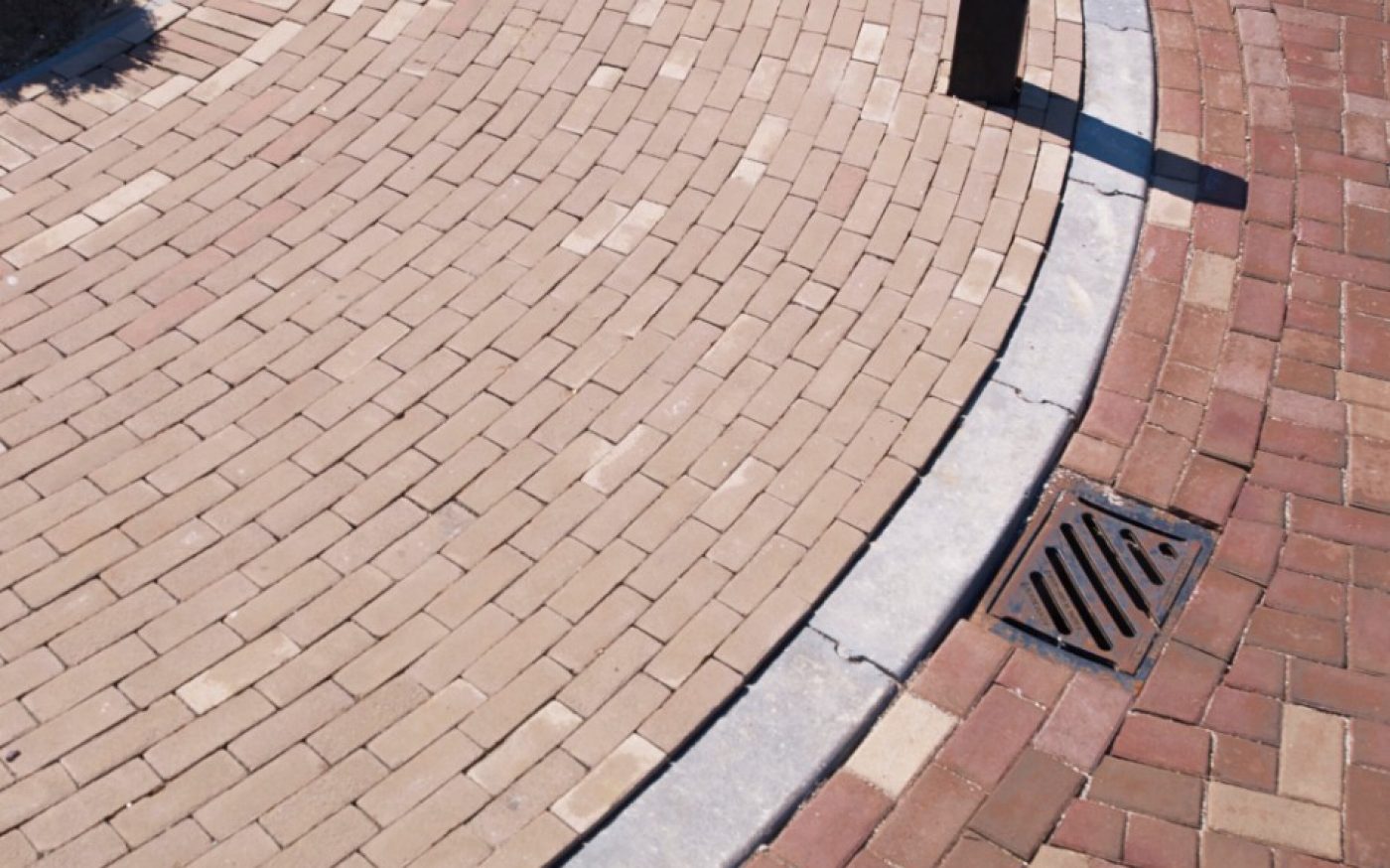 Herinrichting wijk Nieuwenhagen-Lichtenberg, Landgraaf | Straatbakstenen: Lichtenberg mix KK80 en Siena DF | Architect en opdrachtgever: Gemeente Landgraaf | Aannemer: Laeven Infra, Landgraaf