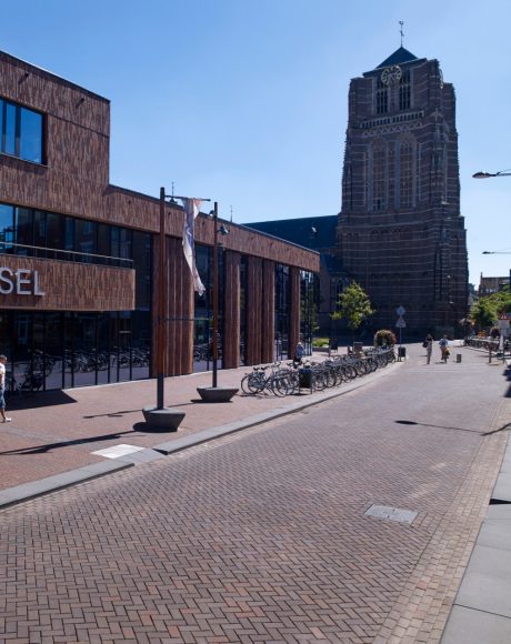 Herontwikkeling Santrijngebied, Oosterhout | Straatbakstenen mix: Bruno WF, DF en KK80, Argenti  KK70, Mastiek DF en KK80 | Architect: Rijnboutt, Amsterdam | Opdrachtgever: Gemeente Oosterhout | Aannemer: Van der Zanden, Moergestel 