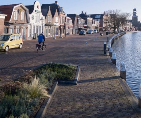 Opwaardering ruimtelijke kwaliteit, Lemmer | Straatbakstenen: Mastiek KK80, Ravenna KK80, Ravenna DF, Nero DF en Hemelsblauw geglazuurde straatbakstenen | Architect en opdrachtgever: Gemeente De Fryske Marren | Aannemer: KWS Infra, Leek | Jaar van realisatie: 2015
