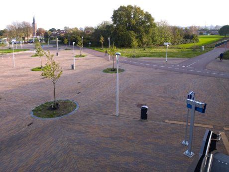 Nieuw station en verkeersknooppunt | Knoop Lent, Nijmegen | Straatbakstenen: Auraton WF en DF | Architect: Heijmans, Rosmalen | Opdrachtgever en uitvoering: Gemeente Nijmegen