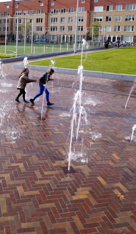 Plein voor ontmoeting | Makassarplein, Amsterdam | Straatbakstenen mix: Auraton en Ruston DF | Opdrachtgever: Gemeente Amsterdam