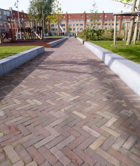 Plein voor ontmoeting | Makassarplein, Amsterdam | Straatbakstenen mix: Auraton en Ruston DF | Opdrachtgever: Gemeente Amsterdam