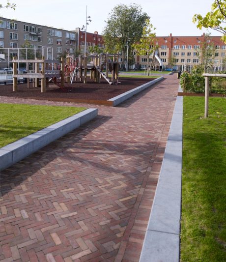 Plein voor ontmoeting | Makassarplein, Amsterdam | Straatbakstenen mix: Auraton en Ruston DF | Opdrachtgever: Gemeente Amsterdam