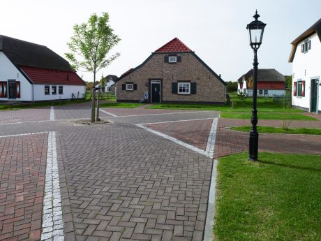Realisatie recreatiepark | De Leistert, Leudal | Straatbakstenen: Padova LF60 en KK70, Mastiek KK70, Siena KK70 en DF | Architect: Zeelenberg Architectuur, Ouddorp | Opdrachtgever: Arcus Zuid / Dresenhof | Jaar van realisatie: 2011