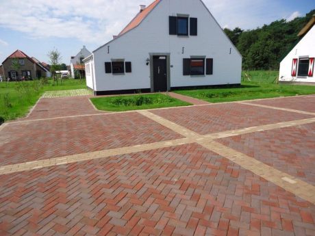 Realisatie recreatiepark | De Leistert, Leudal | Straatbakstenen: Padova LF60 en KK70, Mastiek KK70, Siena KK70 en DF | Architect: Zeelenberg Architectuur, Ouddorp | Opdrachtgever: Arcus Zuid / Dresenhof | Jaar van realisatie: 2011