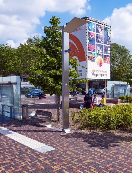 Inspire! 01-2019 project - Wagnerplein, Tilburg. Opdrachtgever: Bouwfonds Property Developmen, Eindhoven. Ontwerp/architect: wUrck architectuur stedenbouw landschap, Rotterdam. Aannemer: Mouwrik Waardenburg B.V., Waardenburg. Jaar van realisatie: 2016-2019. Straatbakstenen: Mix DF: Juist, Baltrum, Norderney en Langeoog.