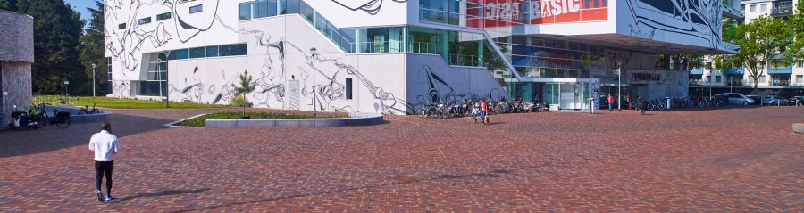 Inspire! 01-2019 project - Wagnerplein, Tilburg. Opdrachtgever: Bouwfonds Property Developmen, Eindhoven. Ontwerp/architect: wUrck architectuur stedenbouw landschap, Rotterdam. Aannemer: Mouwrik Waardenburg B.V., Waardenburg. Jaar van realisatie: 2016-2019. Straatbakstenen: Mix DF: Juist, Baltrum, Norderney en Langeoog.