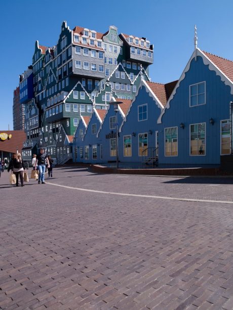 Herontwikkeling | Inverdan, Zaanstad | Straatbakstenen: Inverdan mix in WF en DF (project specifiek) en Toledo wasserstrich DF | Architect: Soeters van Eldonk Architecten, Amsterdam | Opdrachtgever: Gemeente Zaanstad | Aannemer: Gebroeders Beentjes, Akersloot en Gebroeders van der Veekens, Zaandam