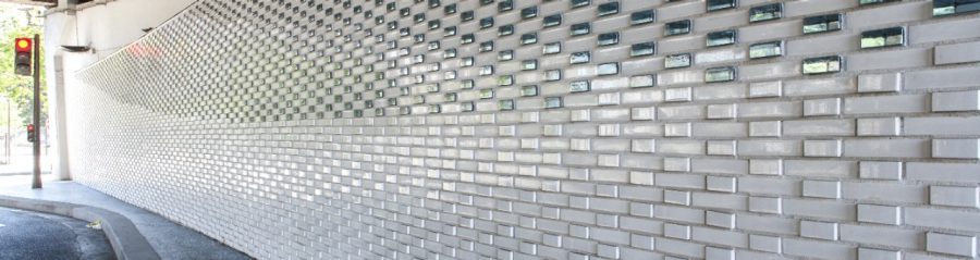 Elegant ontwerp met wit geglazuurde bakstenen | Milieupark Porte de Pantin, Parijs