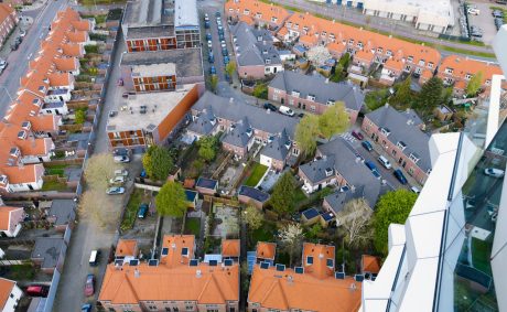 Gevelbaksteen: Rood Kolengestookt VB WF, | Dakpannen: Tuile du Nord 44 Natuurrood 600 en Blauw Gesmoord 706 | Grootschalige Renovatie Philipsdorp | Vooroorlogse Woonwijk, Eindhoven | Architect: Architectenbureau BouwhulpGroep, Eindhoven | Completion Date: 2017-01-01