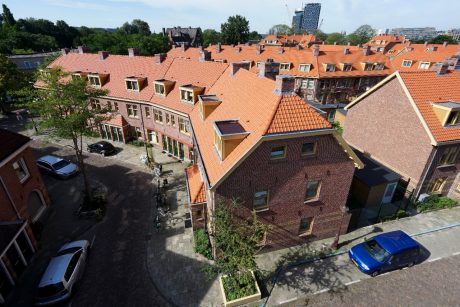 Dakpan: Tuile du Nord 44 Natuurrood 600 | Grootschalige Renovatie 'Tuindorp' | Van der Pekbuurt, Amsterdam | Architect: Architectenbureau Hoogeveen B.V., Amstelveen, Nederland | Client: Ymere, Amsterdam | Completion Date: 2017-02-14