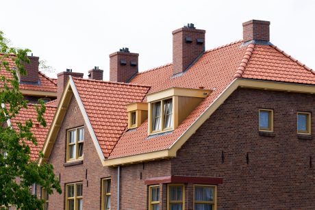 Dakpan: Tuile du Nord 44 Natuurrood 600 | Grootschalige Renovatie 'Tuindorp' | Van der Pekbuurt, Amsterdam | Architect: Architectenbureau Hoogeveen B.V., Amstelveen, Nederland | Client: Ymere, Amsterdam | Completion Date: 2017-02-14