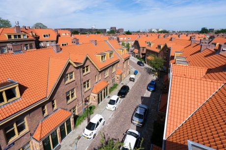 Dakpan: Tuile du Nord 44 Natuurrood 600 | Grootschalige Renovatie 'Tuindorp' | Van der Pekbuurt, Amsterdam | Architect: Architectenbureau Hoogeveen B.V., Amstelveen, Nederland | Client: Ymere, Amsterdam | Completion Date: 2017-02-14