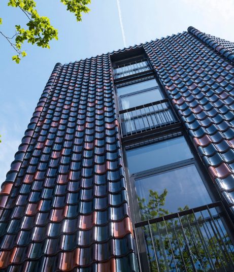 VHV Nachtblauw Geglazuurd 613, Lichtbruin Geglazuurd 663 en Wijnrood Geglazuurd 614 | Renovatie Kantoor De Hulk | Almere | Architect: Rik Lagerwaard Architect BNA, Amersfoort | Client: Woningcorporatie De Alliantie, Almere | Completion Date: 2013-01-01