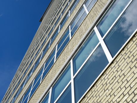 Renovatie appartement gebouw Toren van Oud | Den Haag | Architecten: Bos Hofman Architektenkombinatie & Archipelontwerpers Eric Vreedenburgh | Panelen: Lammers Beton, Weert | Ontwikkelaar: Euraco Vastgoed + Westend, Do Tetteroo | Gevel: Glazuurbakstenen maatwerk