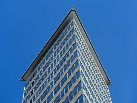 Renovatie appartement gebouw Toren van Oud | Den Haag | Architecten: Bos Hofman Architektenkombinatie & Archipelontwerpers Eric Vreedenburgh | Panelen: Lammers Beton, Weert | Ontwikkelaar: Euraco Vastgoed + Westend, Do Tetteroo | Gevel: Glazuurbakstenen maatwerk