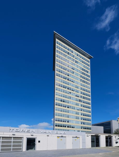 Renovatie appartement gebouw Toren van Oud | Den Haag | Architecten: Bos Hofman Architektenkombinatie & Archipelontwerpers Eric Vreedenburgh | Panelen: Lammers Beton, Weert | Ontwikkelaar: Euraco Vastgoed + Westend, Do Tetteroo | Gevel: Glazuurbakstenen maatwerk