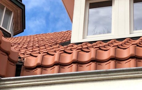 VHV Vario natuurrood. Architect: B.W. Plooy. Dakdekker: Bruil Dakdekkers en Timmerbedrijf. Renovatie monumentaal schoolgebouw | Amersfoort