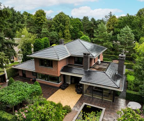 nstallateur: Volt4U / Energieopwekken.nu. Periode 2023. Product Wevolt X-Roof. Aantal 300. Renovatie villa met Wevolt X-Roof | Bilthoven