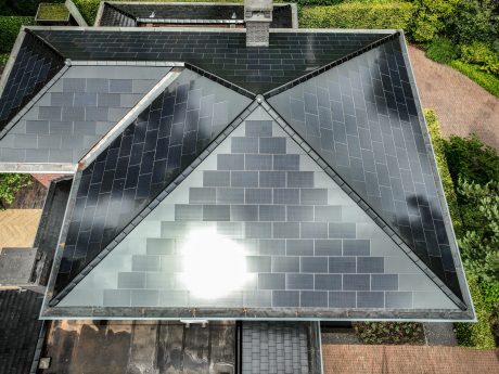 nstallateur: Volt4U / Energieopwekken.nu. Periode 2023. Product Wevolt X-Roof. Aantal 300. Renovatie villa met Wevolt X-Roof | Bilthoven