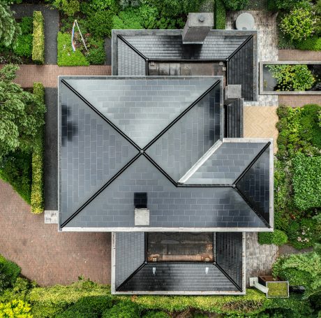 nstallateur: Volt4U / Energieopwekken.nu. Periode 2023. Product Wevolt X-Roof. Aantal 300. Renovatie villa met Wevolt X-Roof | Bilthoven