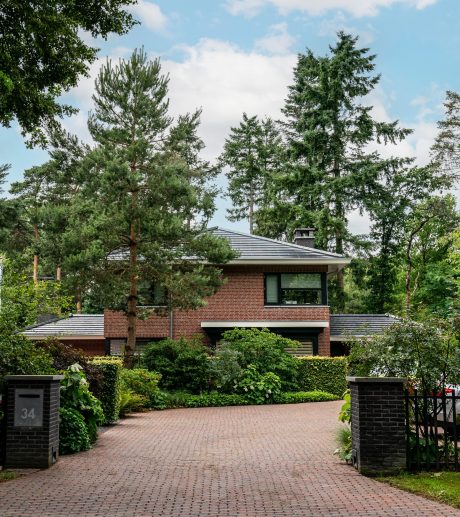 nstallateur: Volt4U / Energieopwekken.nu. Periode 2023. Product Wevolt X-Roof. Aantal 300. Renovatie villa met Wevolt X-Roof | Bilthoven