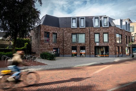 Transformatie winkels en appartementen | Hoofdstraat, Meppel | Gevelbaksteen: Archipolis Barn Bruin SP HF EB65
