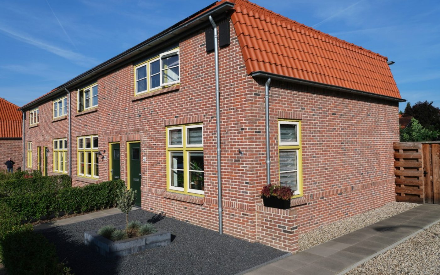 Renovatie 50 woningen | Kolkakkerweg, Ede | Gevelbaksteen: Rood Kolengestookt VB RE | Architect: OpZoom Architecten | Aannemer: KlokGroep Totaalonderhoud | Opdrachtgever: Woningcorporatie Woonstede
