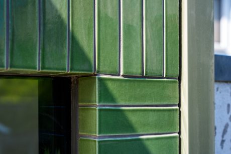 Transformatie woning | Zwaluwstraat, Utrecht | Verticale gevelbekleding: Motio | Gevelbaksteen: Pearl Tahiti steenstrips