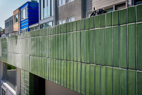 Transformatie woning | Zwaluwstraat, Utrecht | Verticale gevelbekleding: Motio | Gevelbaksteen: Pearl Tahiti steenstrips